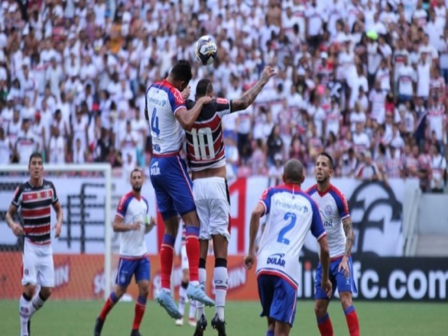 Com dois gols de Gilberto, Bahia faz 3 a 1 no Santa Cruz pelo Nordesto