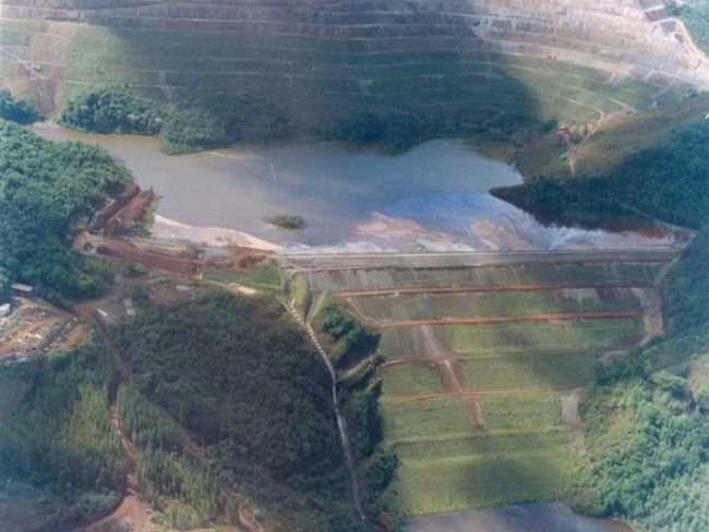 Moradores de cidade mineira deixam casas aps alerta de barragem
