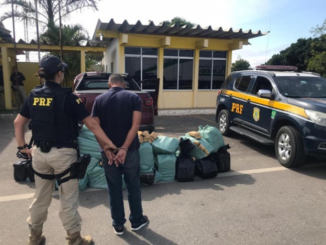 Homem  preso com mais de meia tonelada de maconha dentro de caminhonete na Bahia