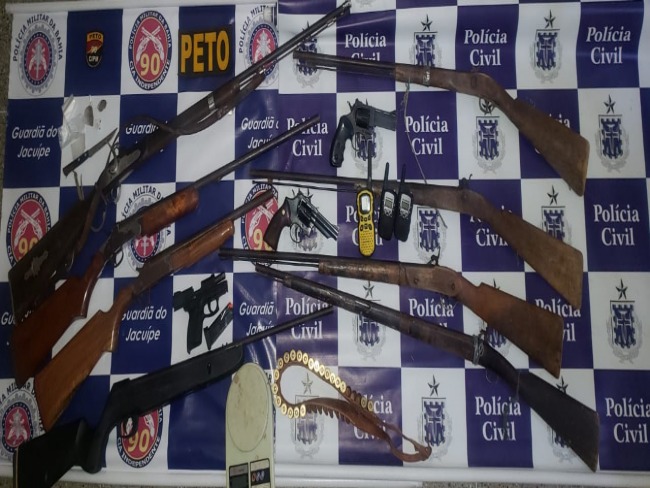 Armas, munies, balana de preciso e drogas so capturadas em operao no municpio de P de Serra 