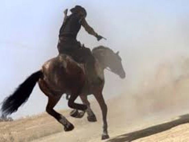 Homem montado em cavalo assusta moradores de Conceio do Coit