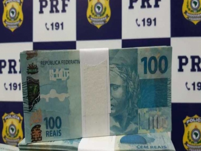 Homem  preso pela PRF no interior da Bahia com mais de R$ 230.000 reais em notas falsas 