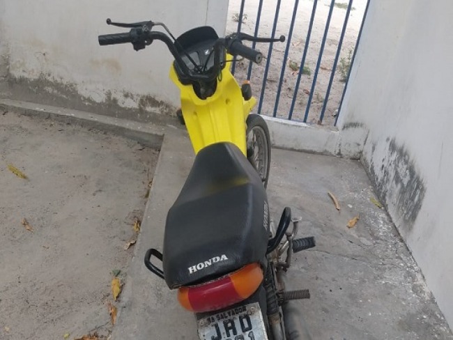 Moto furtada em Araci  recuperada pela PM em Conceio do Coit 