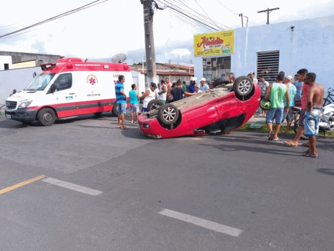 Feira de Santana: Dois veculos se envolvem em acidente no bairro Serraria Brasil