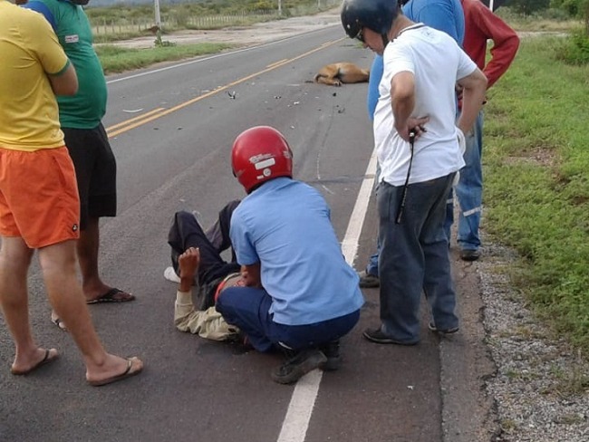 Brumado-BA: Animal solto na pista causa acidente e deixa motociclista muito ferido na BA-148