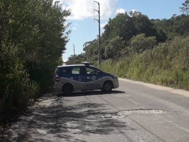 Jovem  encontrado morto com vrios tiros em Simes Filho 