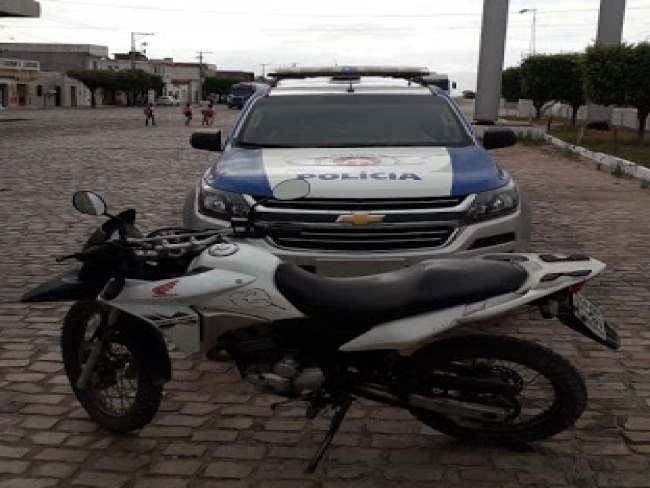 Polcia Militar de Capim Grosso recupera moto que foi roubada em Feira de Santana