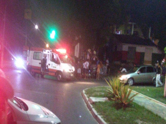 Acidente entre duas motos deixa trs pessoas feridas em Simes Filho