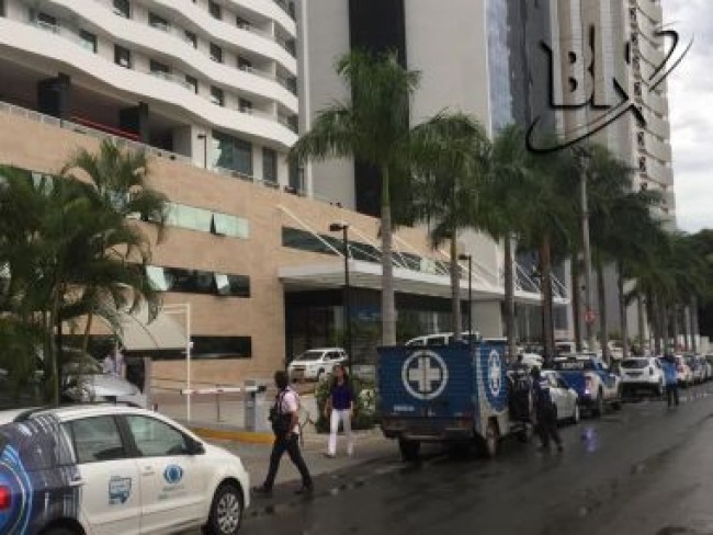 Pai e filho morrem aps despencar de quarto de hotel em Salvador