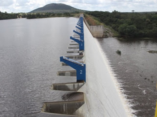 Barragem de Ponto Novo atinge 100% de sua capacidade e transborda