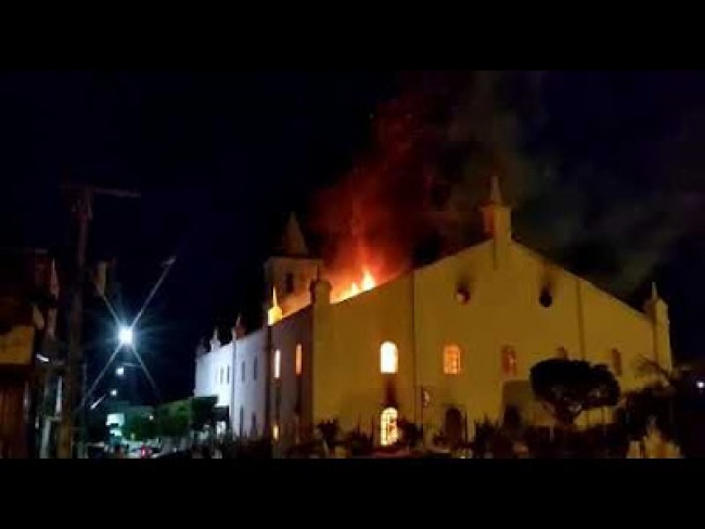 Monte Santo/Ba: Incndio atinge igreja matriz da cidade