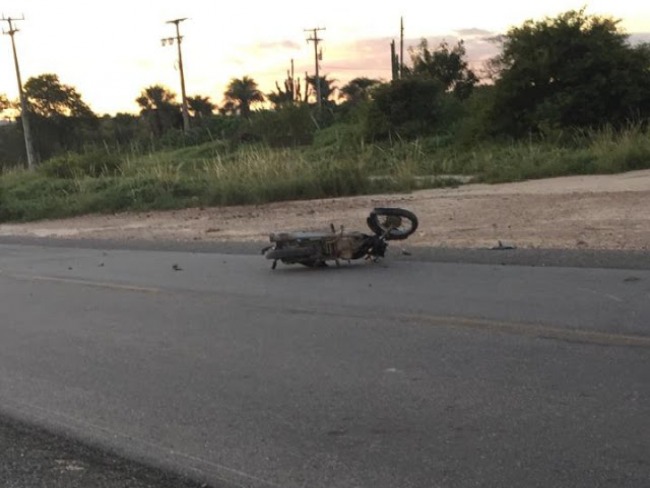 Dois homens ficam feridos ao colidir moto com carro entre Novo Paraso e Junco de Jacobina 