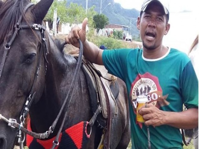 Homem tenta salvar esposa que levava choque em liquidificador e morre eletrocutado na Bahia