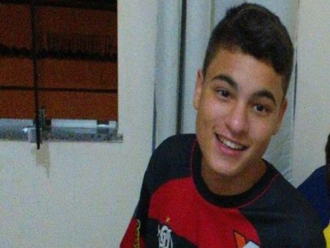 Jovem de 18 anos sai de casa e desaparece em Teixeira de Freitas-BA 