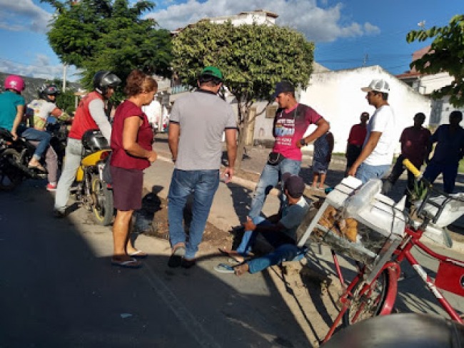 Ciclista se fere em batida com moto prximo a rodoviria de Jacobina