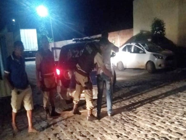 PM de Conceio do Jacupe prende sequestrador com arma, carro clonado e documento falso