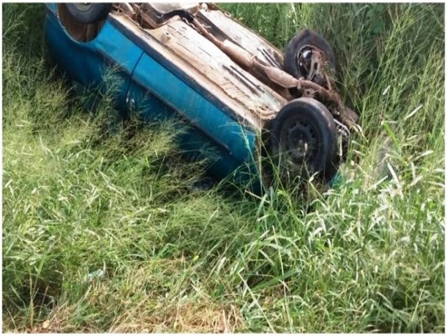 Motorista filma exato momento que seu carro  atingido por carreta e capota na BR 116. veja vdeo