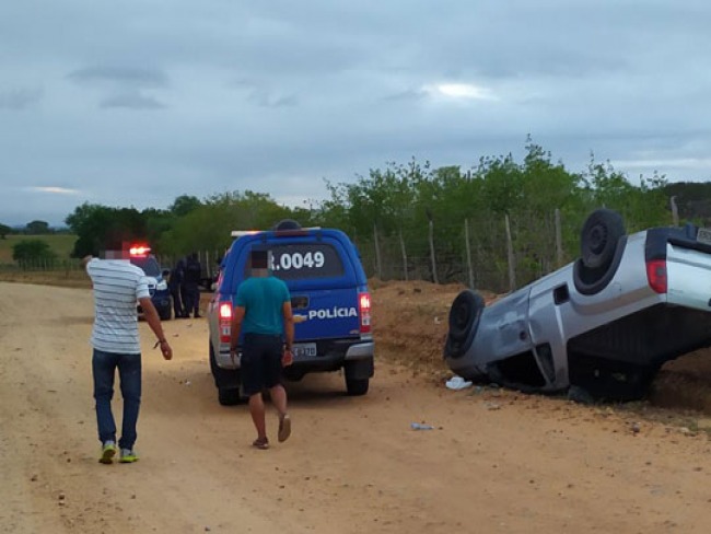 Tucano: homem morre e outro fica gravemente ferido aps acidente entre carro e a moto em que eles estavam