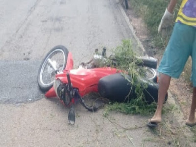 Jovem sofre grave acidente de moto na BA 417 prximo ao povoado de Novolndia em Serrolndia