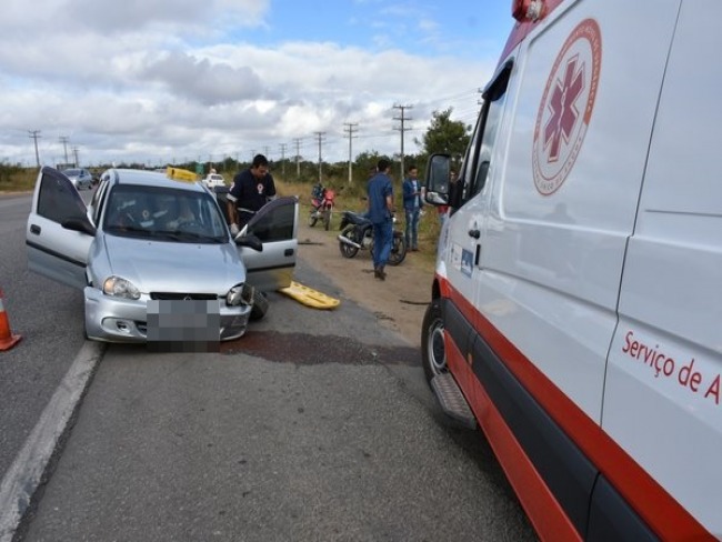 Conquista-BA: Batida entre carros deixa seis feridas no Anel Rodovirio. 
