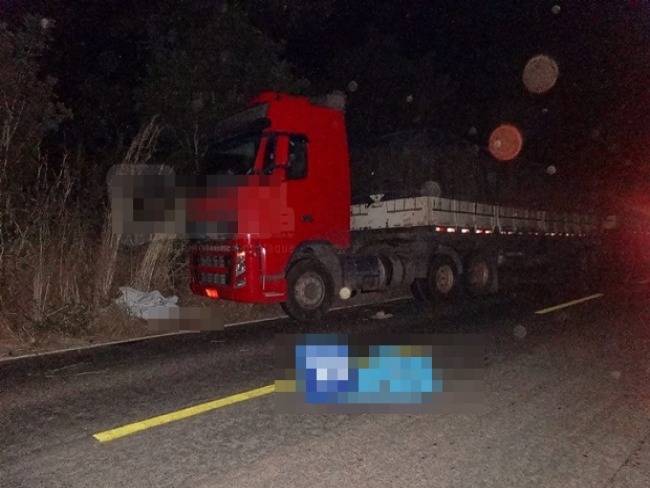 BARREIRAS-BA: Trs homens so atropelados por uma carreta na BR-135 um deles morre na hora