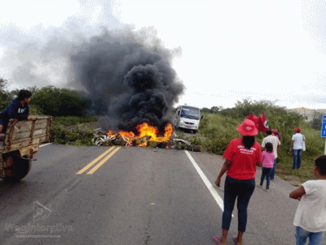 Greve geral: Manifestantes bloqueiam BR-407 em Ponto Novo