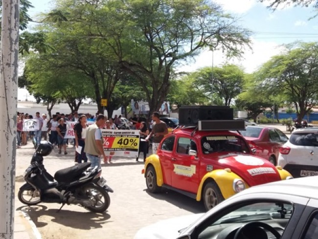 Capim Grosso: Caminhada protesta contra a reforma da previdncia e cortes de verbas na educao