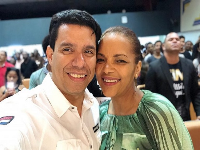 Pastor casado com a deputada federal cantora Flordelis  executado no RJ