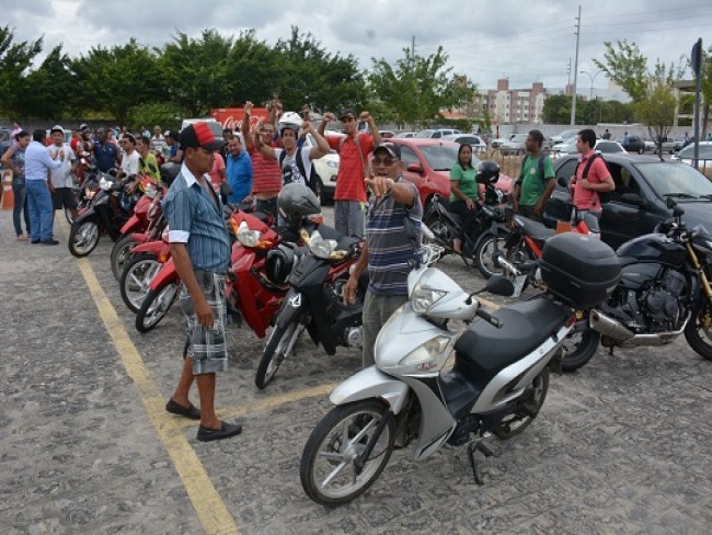 Governo suspende por 1 ano exigncia de aulas para tirar habilitao das cinquentinhas