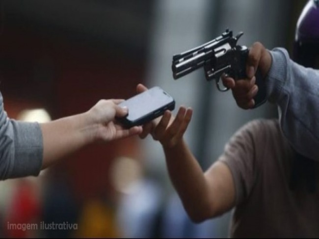 Jovem tem celular tomado de assalto em Serrolndia: Ao de bandidos virou rotina