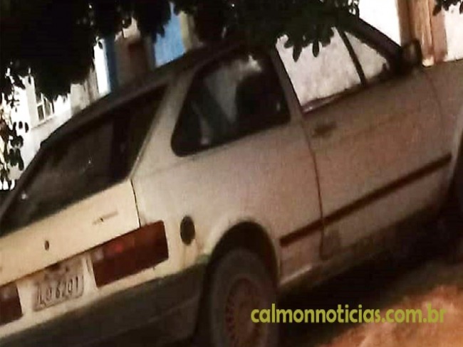 Carro foi roubado na rua do Guarani em Miguel Calmon na madrugada deste sbado (22)