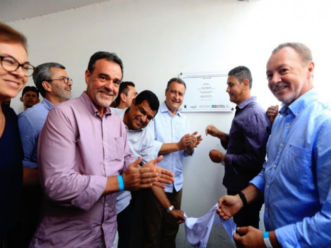 Governador Rui Costa inaugura e entrega obras na cidade de Vrzea do Poo