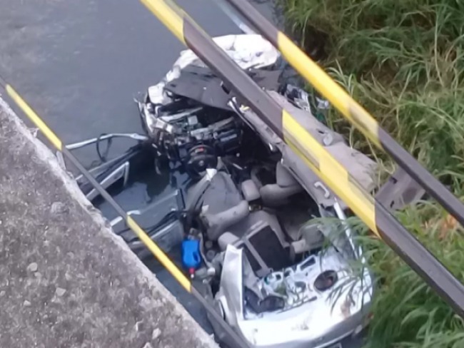 Salvador: Carro cai de viaduto na Avenida ACM; motorista morreu