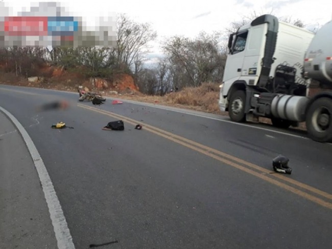 Guanambi: Motociclista morre ao colidir com caminho na BR-030 