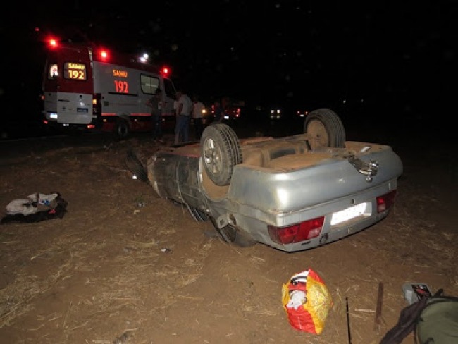 Idoso passa mal, perde controle da direo e veculo capota em rodovia na Bahia