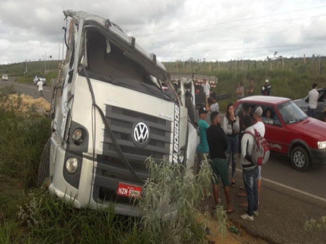 Jaguaquara: Jovem morre aps acidente com caminho na BR-420