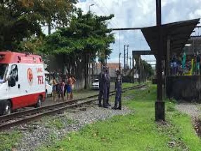Exploso atinge trem do subrbio de Salvador e passageiros ficam feridos