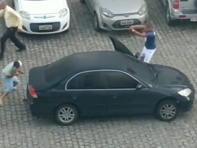 Vdeo! Briga entre policiais em condomnio de Sete de Abril termina com tiro