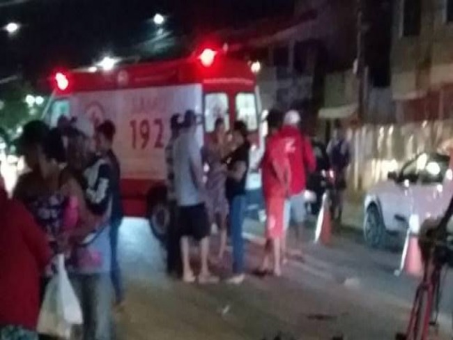 Motociclista tem fratura exposta, aps colidir com veculo