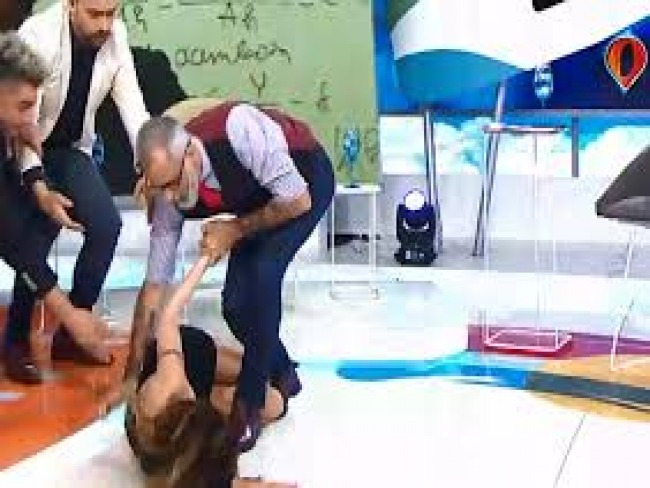 Cantora argentina sofre AVC durante programa de TV, veja vdeo