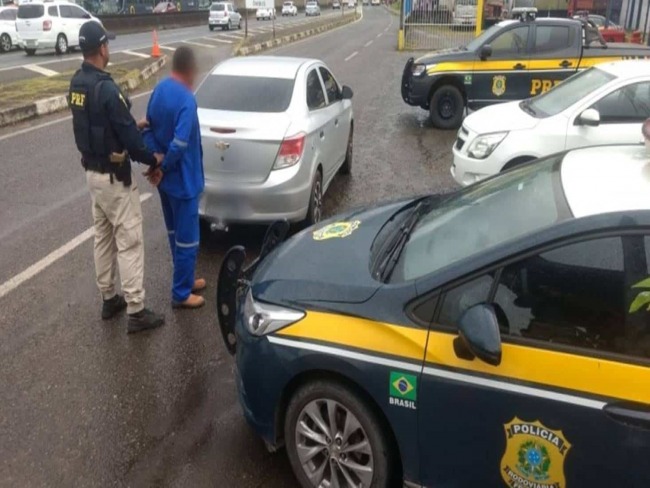 Polcia prende homicida foragido da justia com carro roubado em Simes Filho