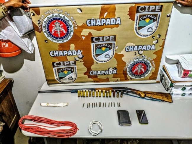 Explosivos apreendidos com criminoso na regio da Chapada Diamantina