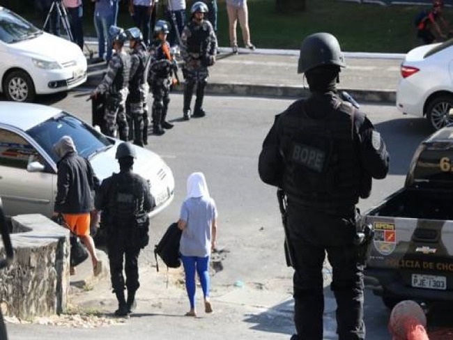 Policial que alegou ter viatura atacada foi um dos conduzidos da Aspra