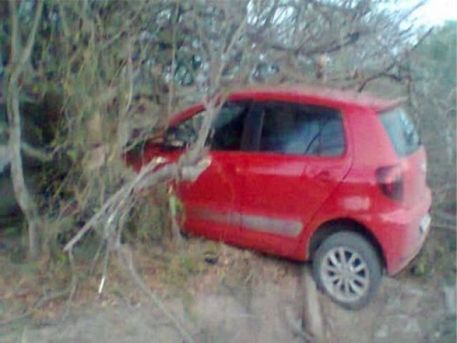 Capim Grosso: acidente com veculo em estrada vicinal deixa dois feridos