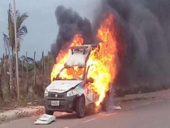 Ambulncia  incendiada aps motorista atropelar e matar professora no MA