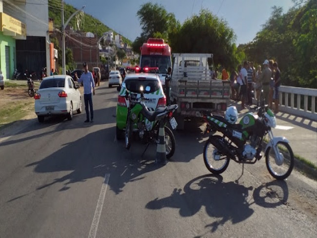 Jacobina: Casal fica ferido em grave acidente com moto na Av. Joo Fraga Brando