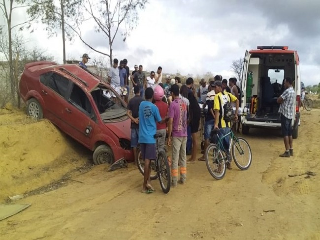 Poes-BA: Acidente grave na BA-262 deixa um moto e outro ferido.