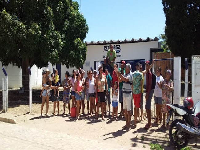 Jacobina: Moradores do Junco revoltados com a falta d'gua da Embasa