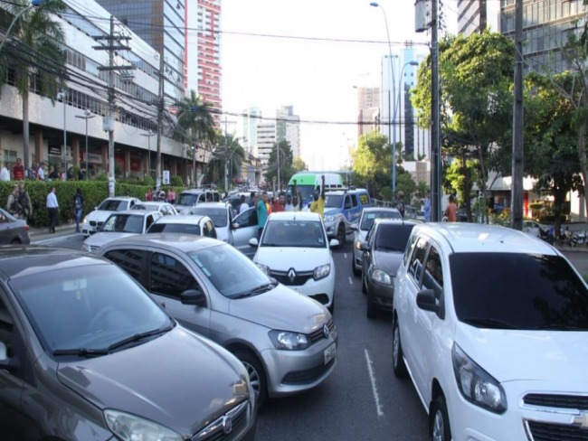 Salvador: Motoristas cobram posicionamento da Uber aps chacina em Mata Escura: 