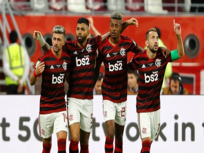 Flamengo vence de virada e est na final do mundial